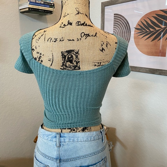 Shein crop top - Picture 2 of 3